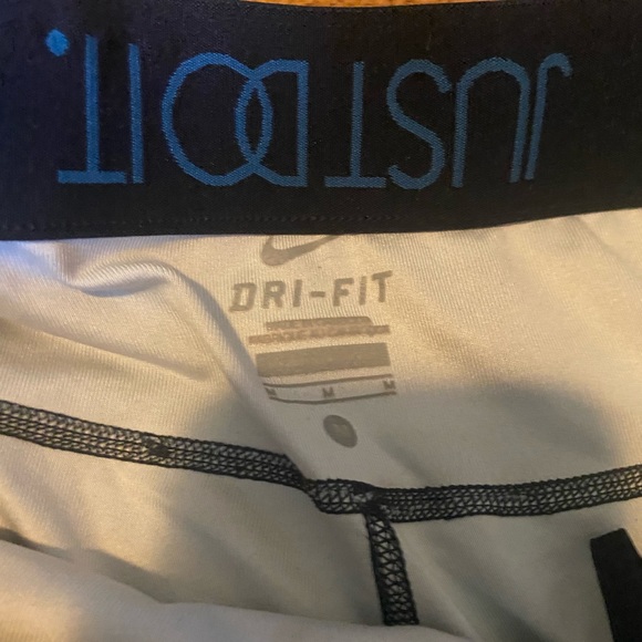 Nike Dri-Fit lot size med. tshirt, tank & capris - Picture 9 of 9